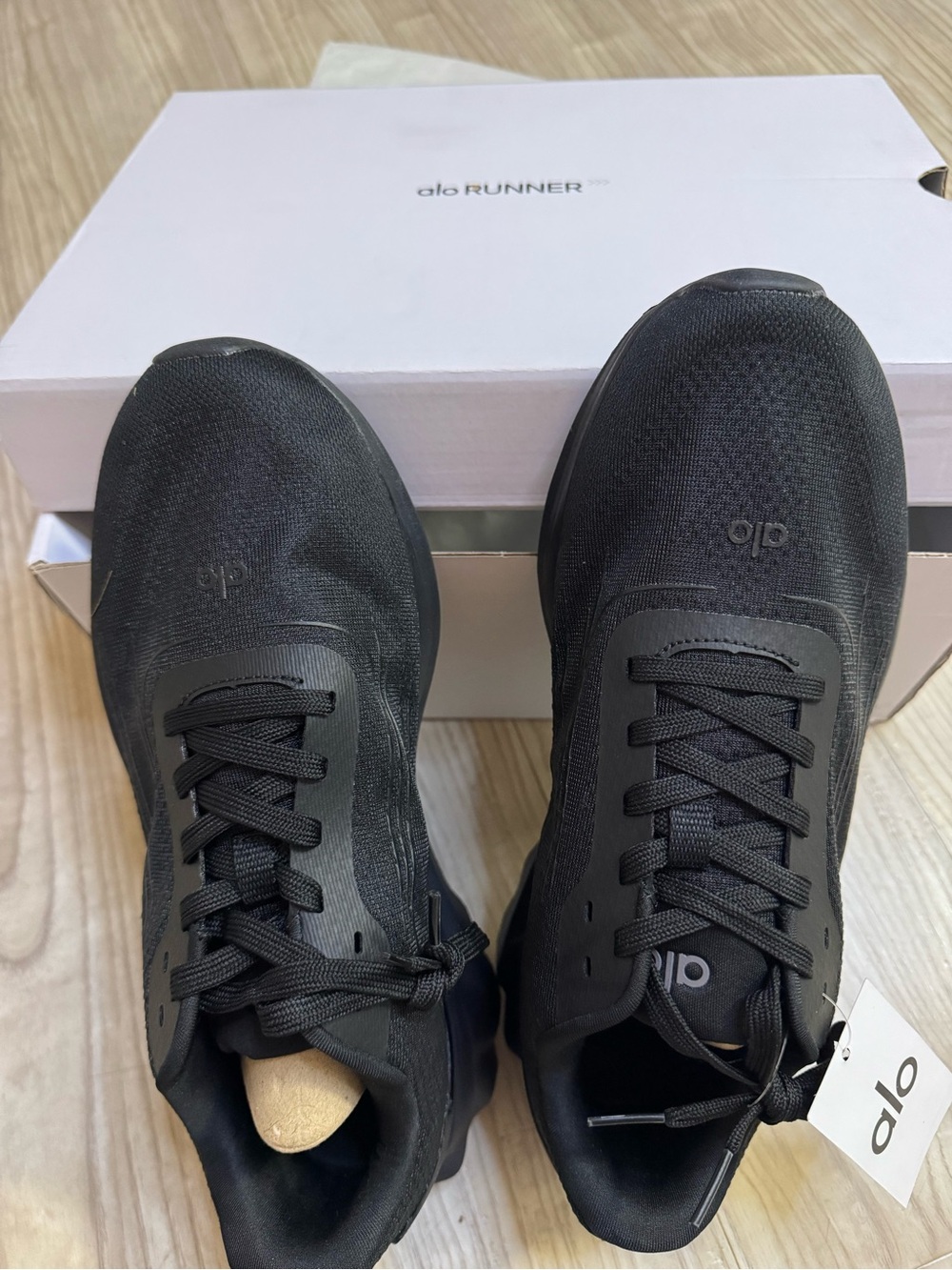 ALO Yoga Men's Black Athletic Running Shoes
